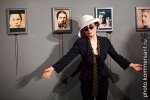 28.05.2007. Вдова Джона Леннона, художник Йоко Оно перед открытием своей выставки "Одиссея таракана" в Торговом доме ЦУМ.